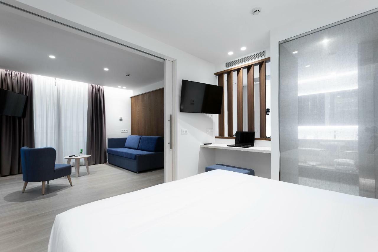 Suite Junior con vistas al mar (2 adultos + 2 niños)